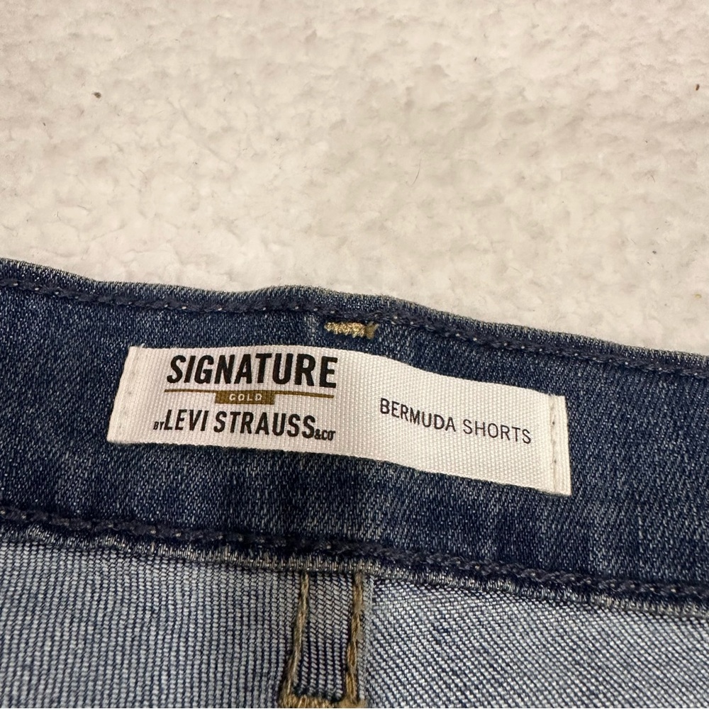 Women’s Levi’s Bermuda Jean Shorts - Picture 7 of 12